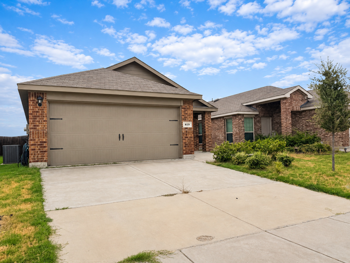 819 Sunrise Ln - Photo 2 of 23