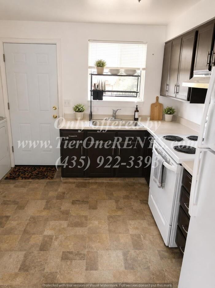 2277 E Gregson Ave - Photo 4 of 10