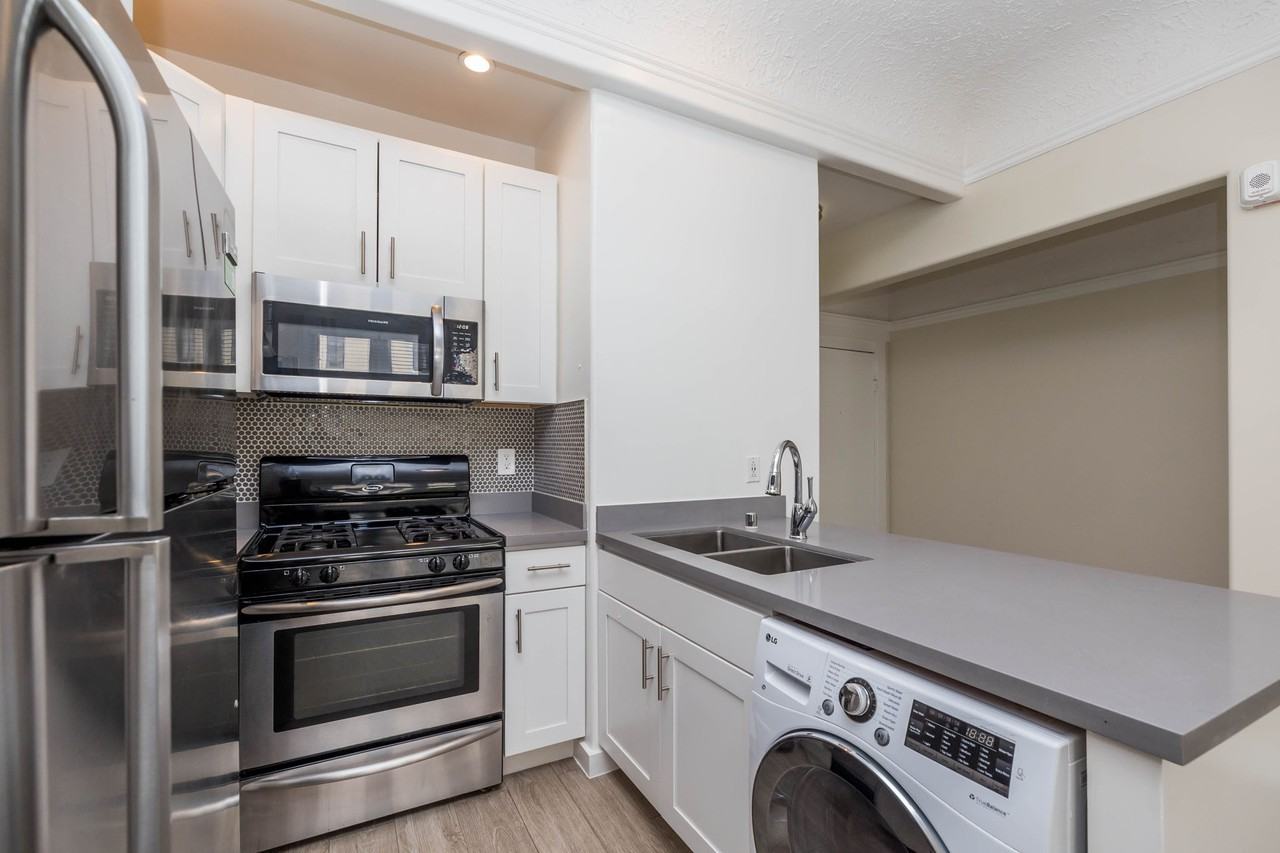 312 Baker - Photo 7 of 17