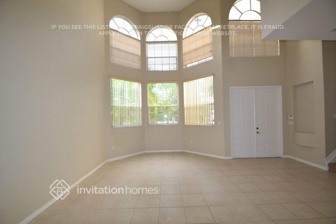 2048 Sw 176th Ter - Photo 2 of 12