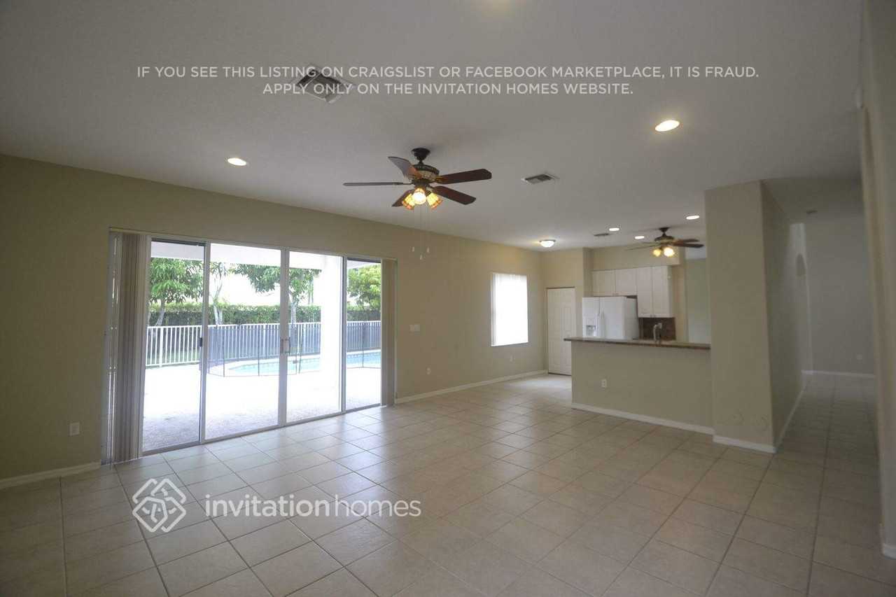 2048 Sw 176th Ter - Photo 4 of 12