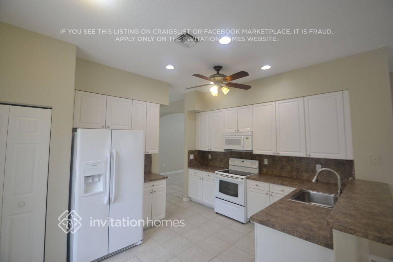 2048 Sw 176th Ter - Photo 6 of 12