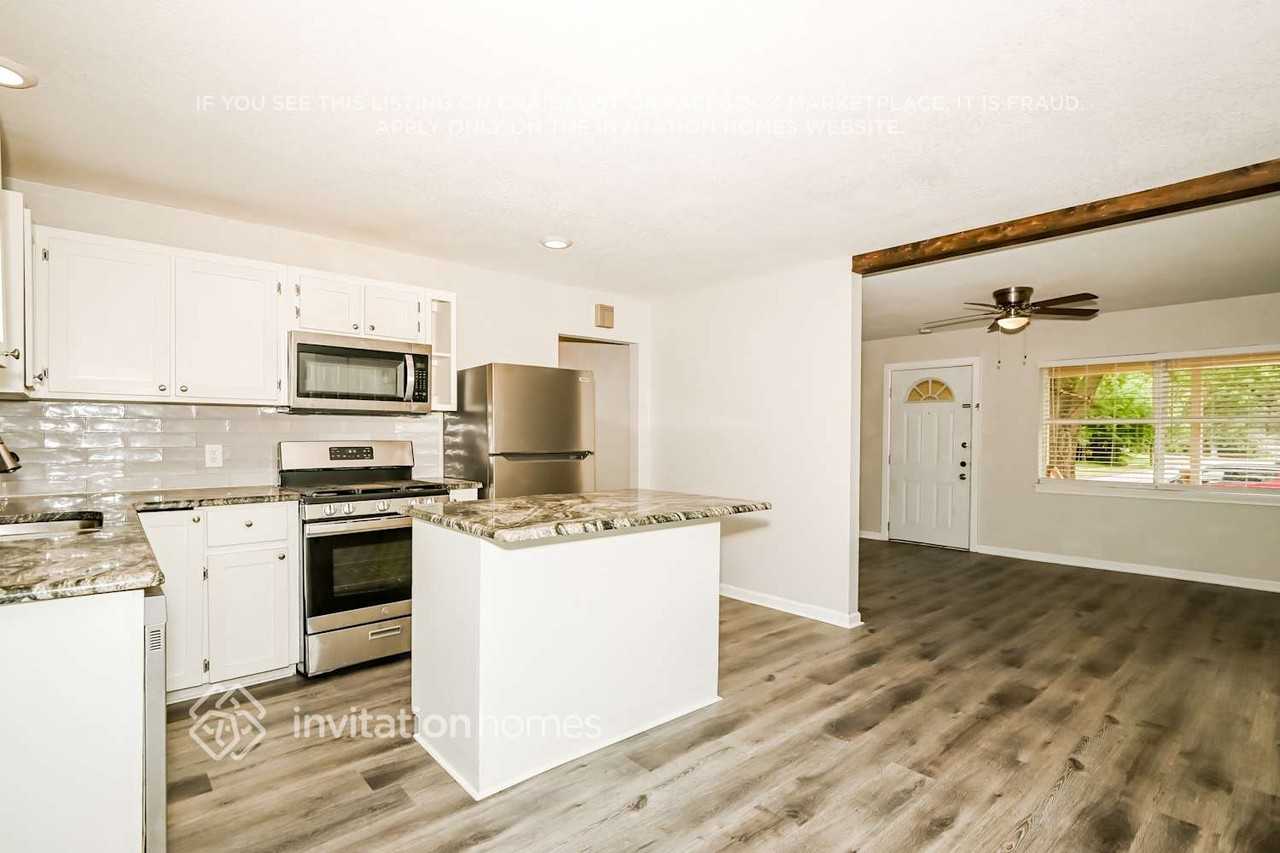 1501 Juanita Dr - Photo 4 of 16