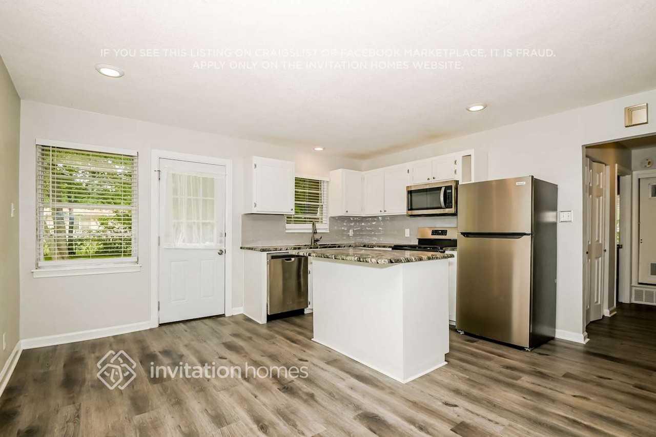 1501 Juanita Dr - Photo 6 of 16