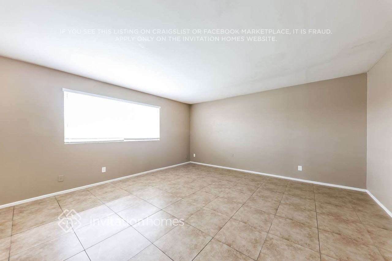 3828 W Lane Ave - Photo 4 of 17
