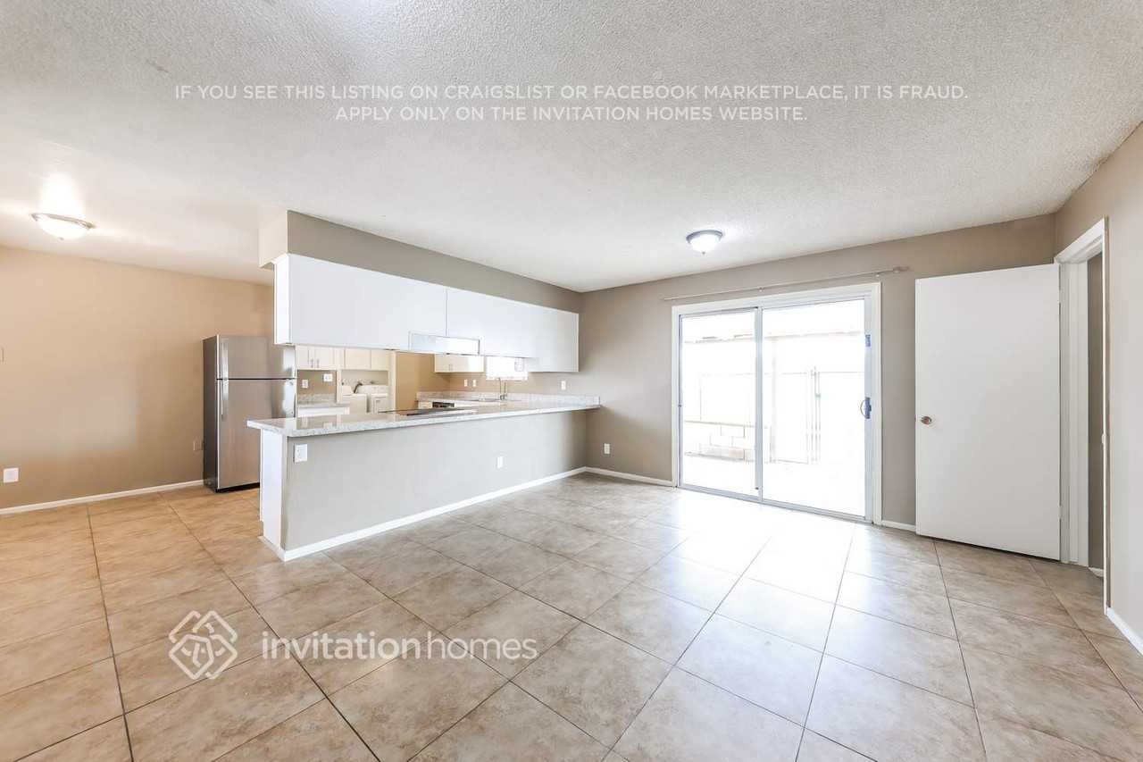 3828 W Lane Ave - Photo 6 of 17