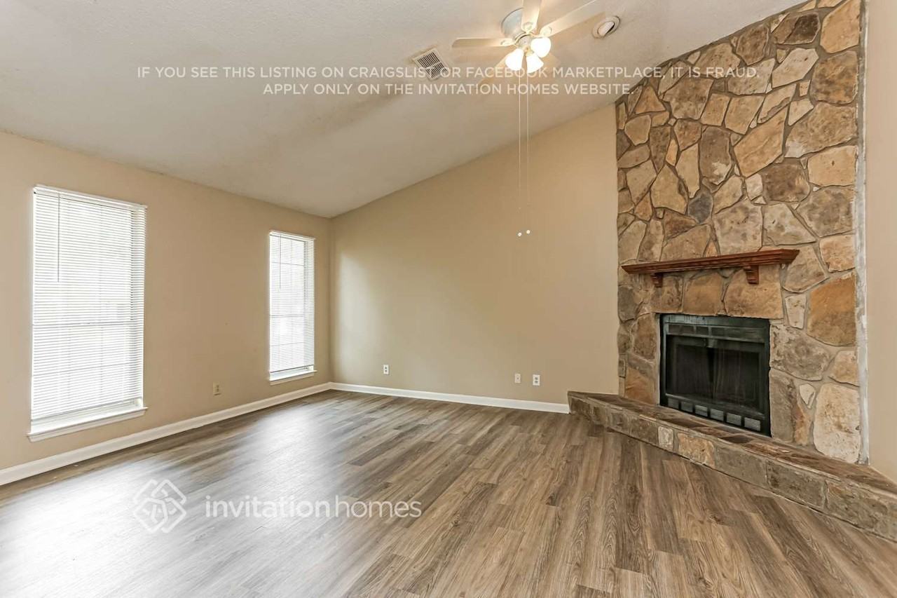 3041 Park Creek Ct - Photo 4 of 17