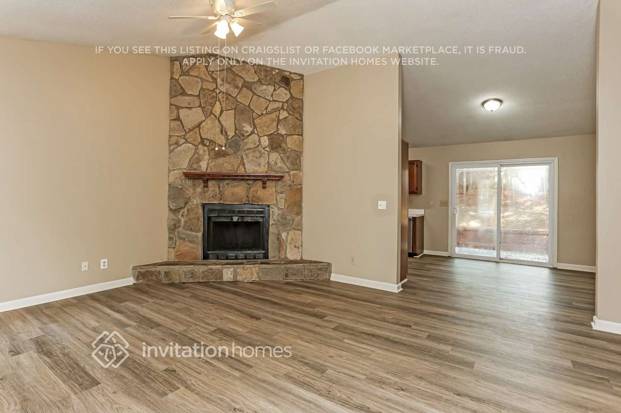 3041 Park Creek Ct - Photo 5 of 17