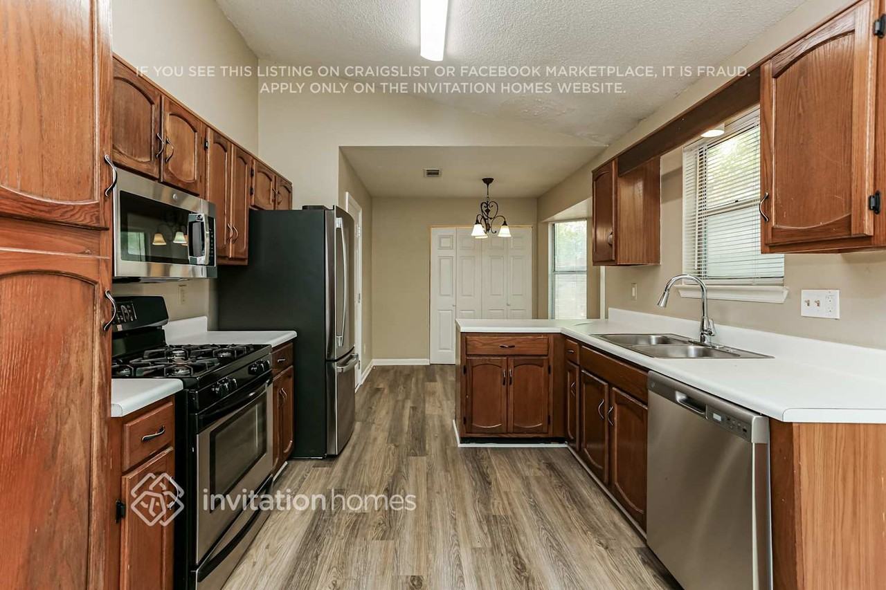 3041 Park Creek Ct - Photo 6 of 17