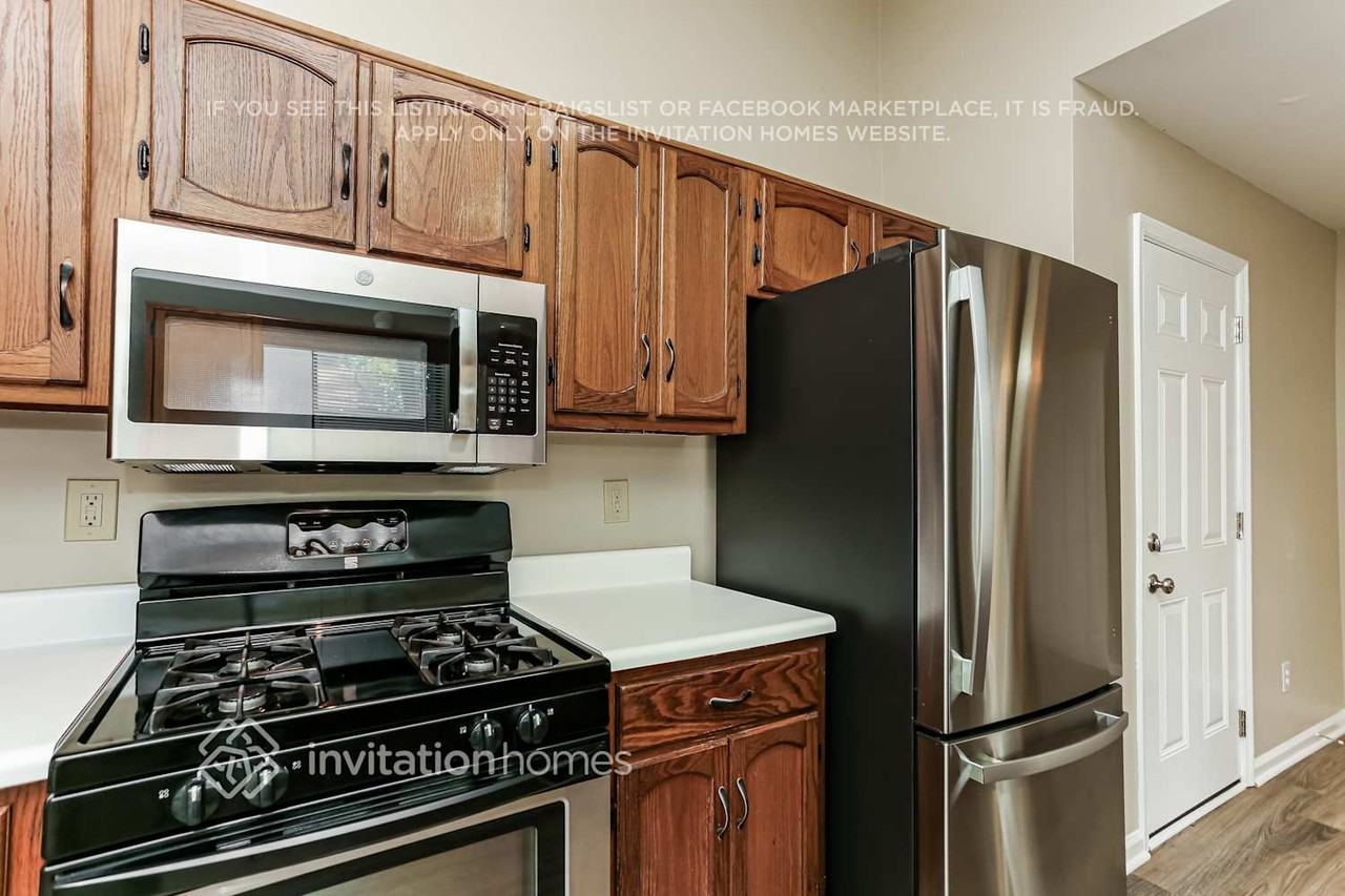 3041 Park Creek Ct - Photo 7 of 17