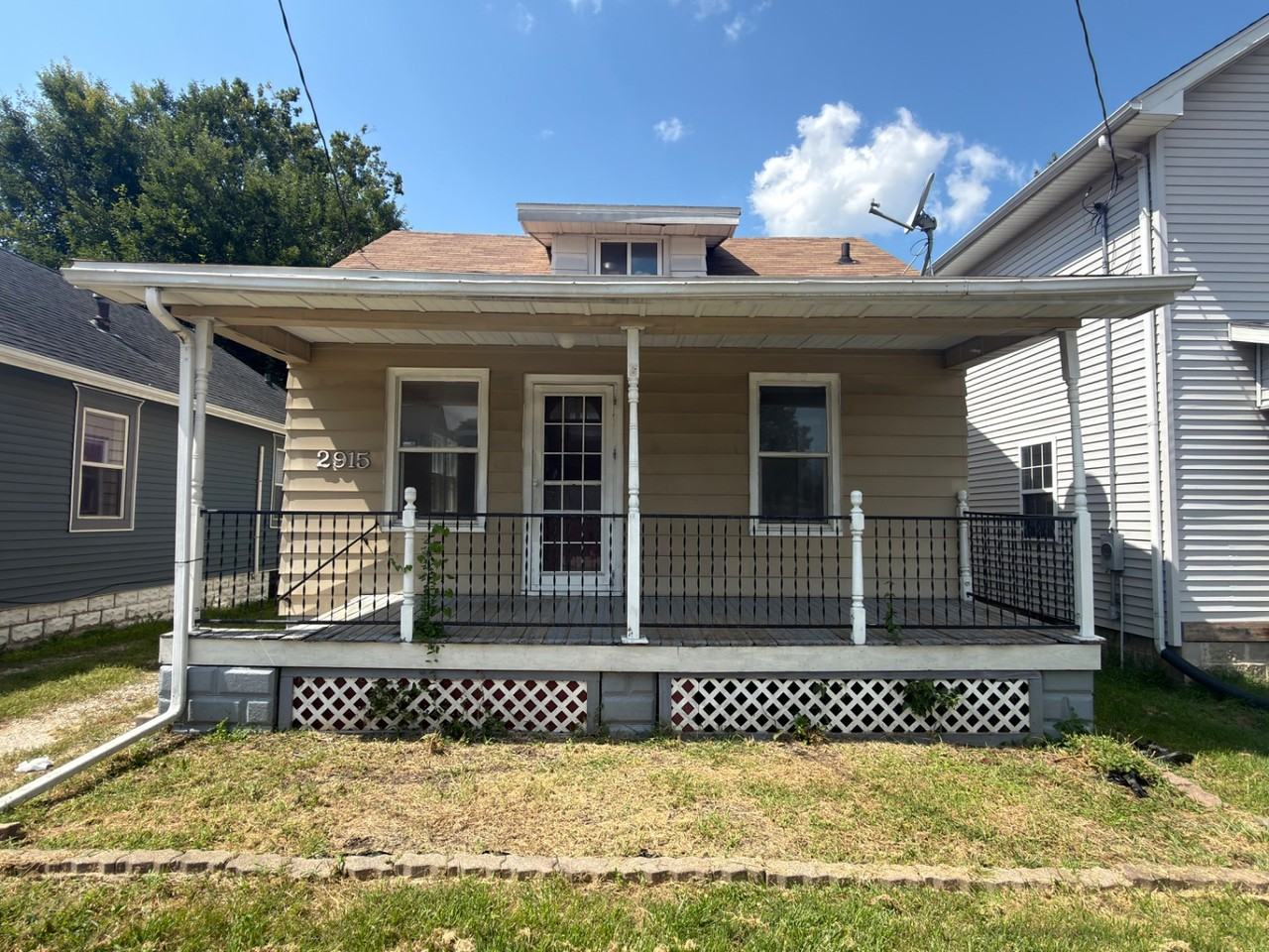 2915 N Wisconsin Ave - Photo 2 of 11