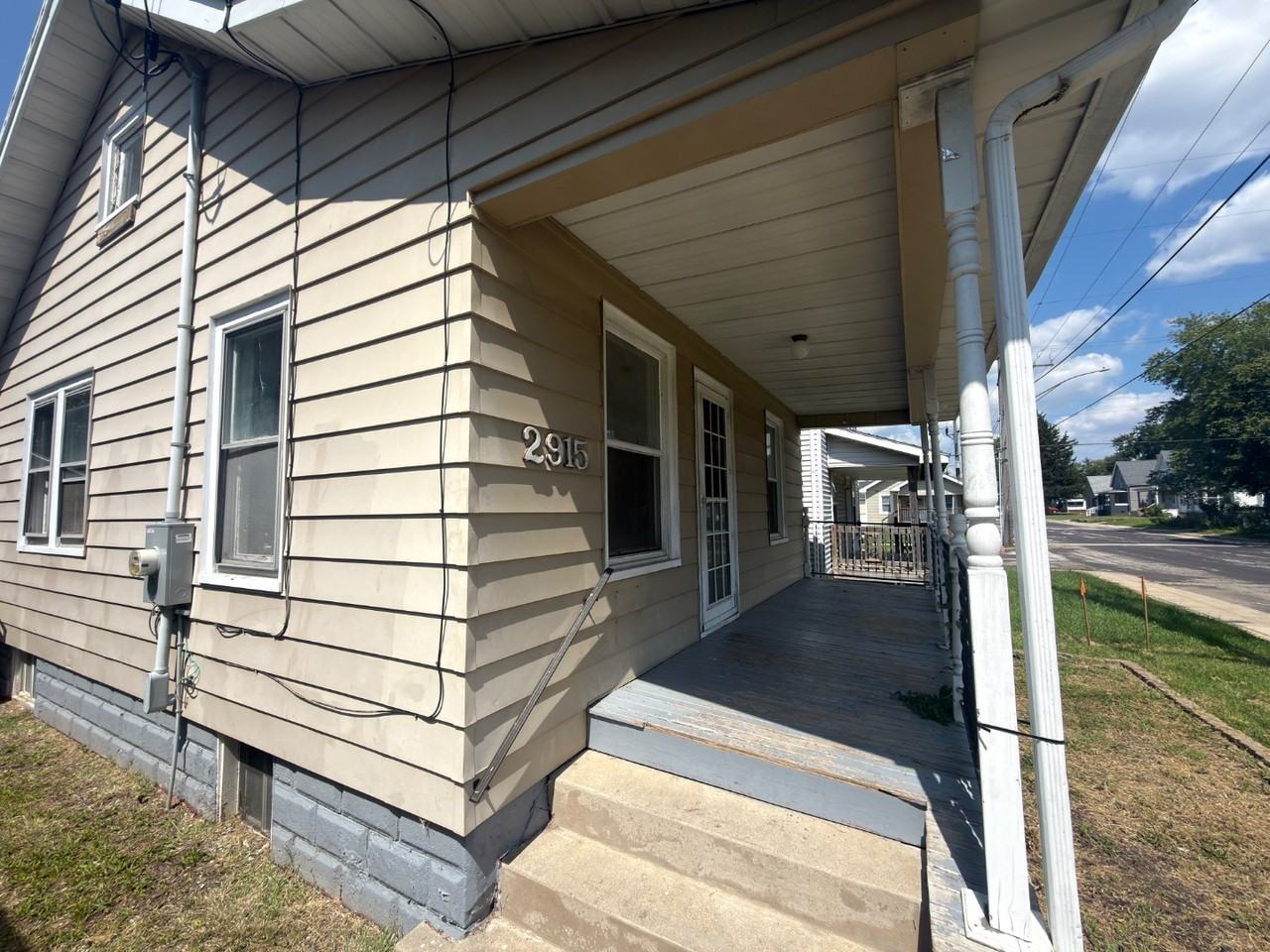 2915 N Wisconsin Ave - Photo 3 of 11