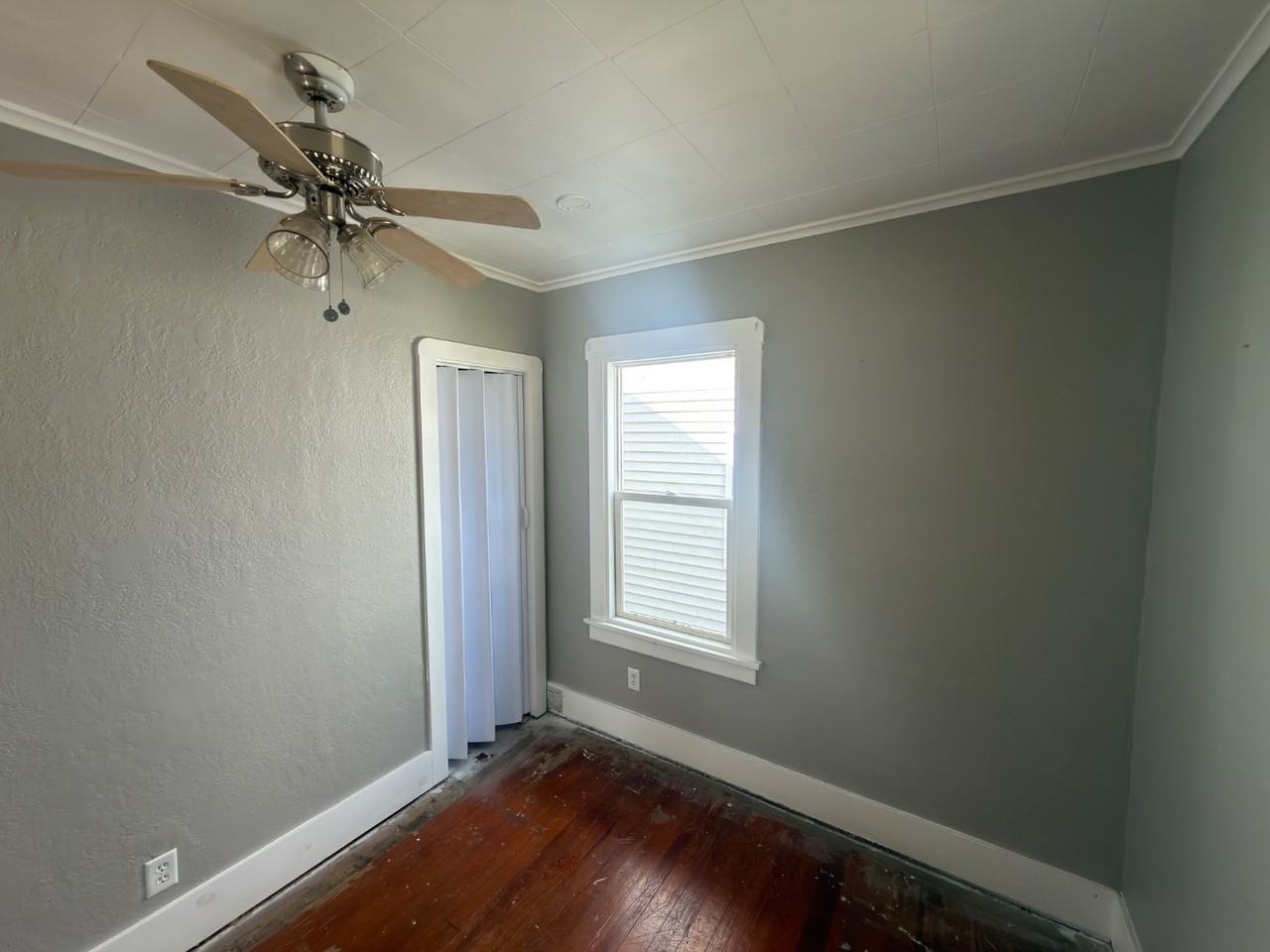 2915 N Wisconsin Ave - Photo 4 of 11