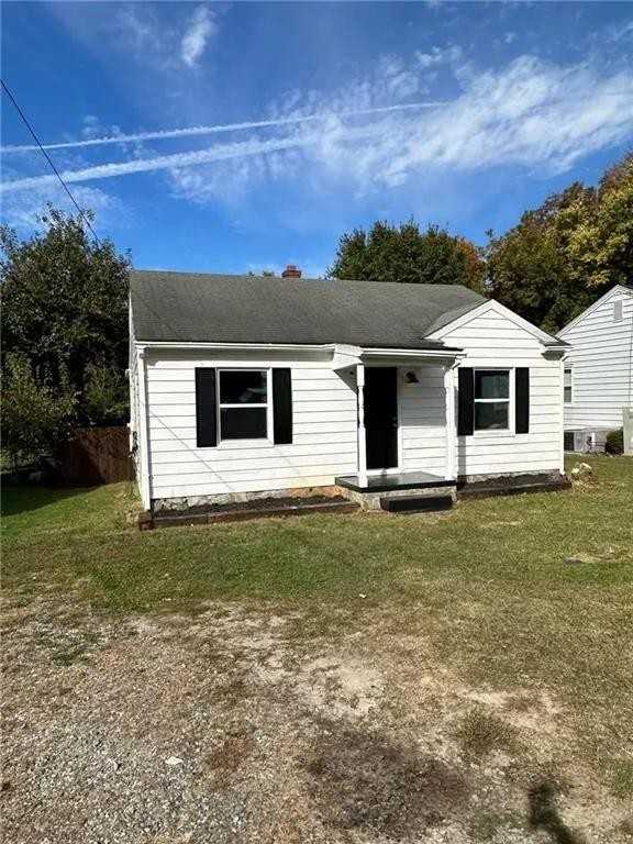 311 Hawthorne Ln - Photo 2 of 16