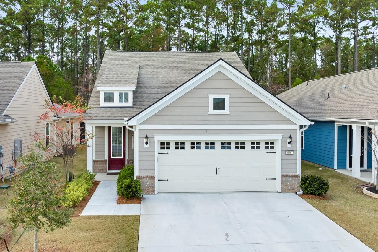 686 Destiny Dr - Photo 3 of 11