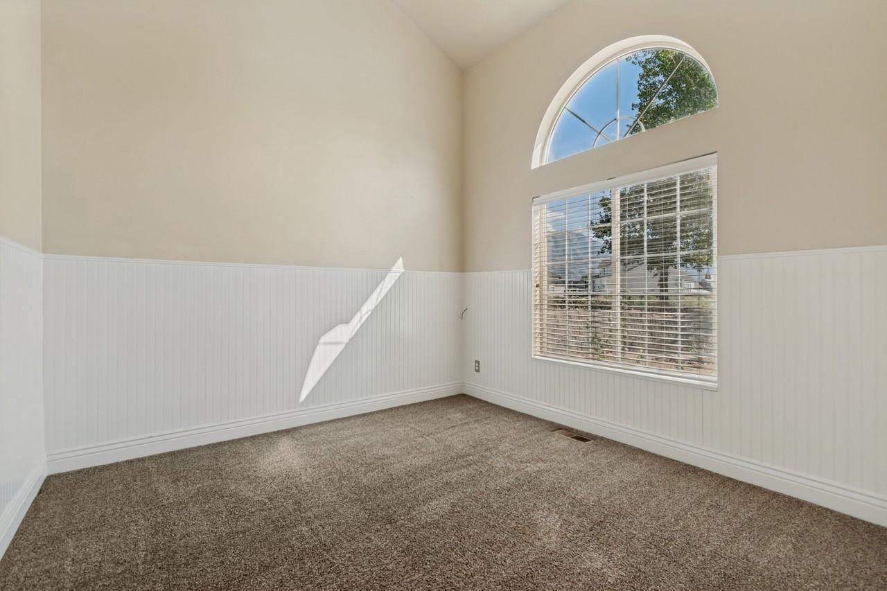 418 W Quail Run Rd #1 - Photo 3 of 33