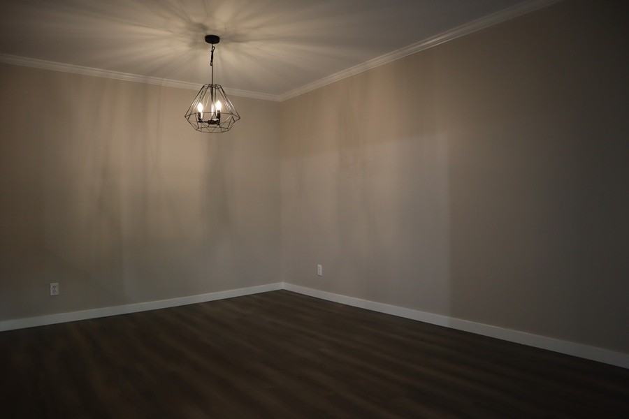 2357 Whyte Ave - Photo 5 of 28