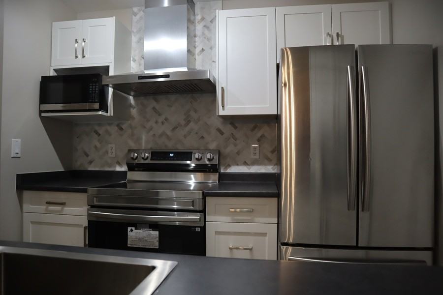 2357 Whyte Ave - Photo 7 of 28