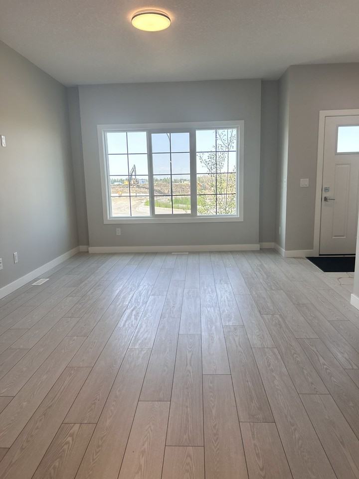 8749 Huxbury Dr Ne - Photo 3 of 27