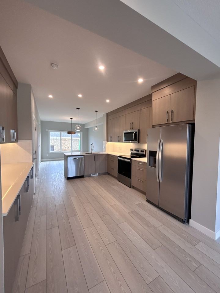 8749 Huxbury Dr Ne - Photo 4 of 27