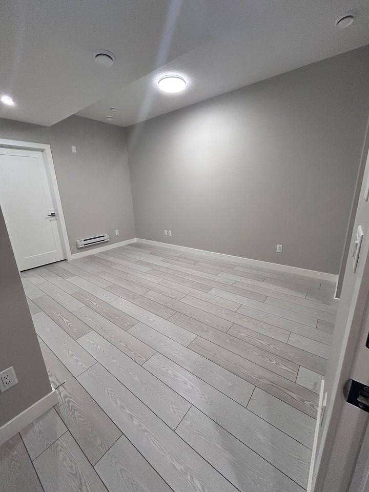 9711 Huxbury Dr NE - Photo 4 of 14
