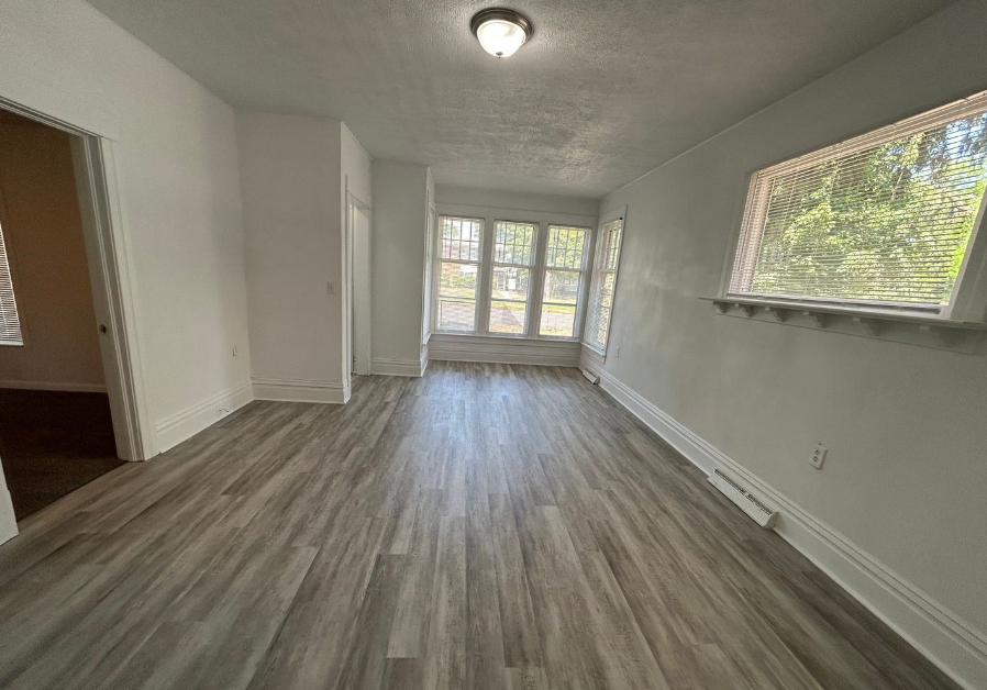 312 E Mission Ave #1 - Photo 7 of 19