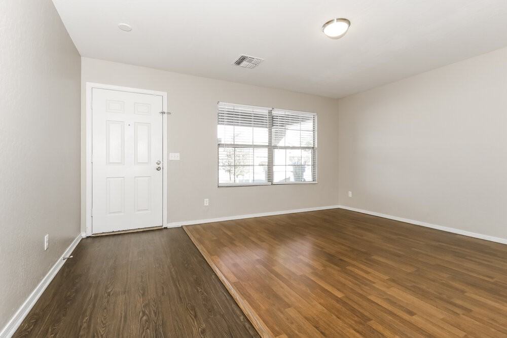 3127 W Park St - Photo 3 of 16