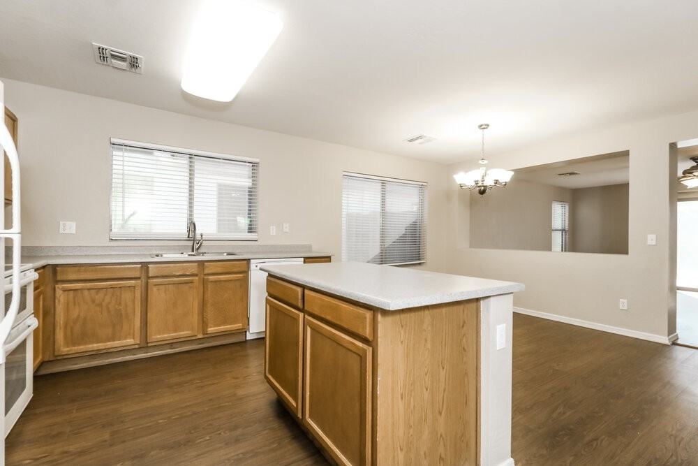 3127 W Park St - Photo 7 of 16