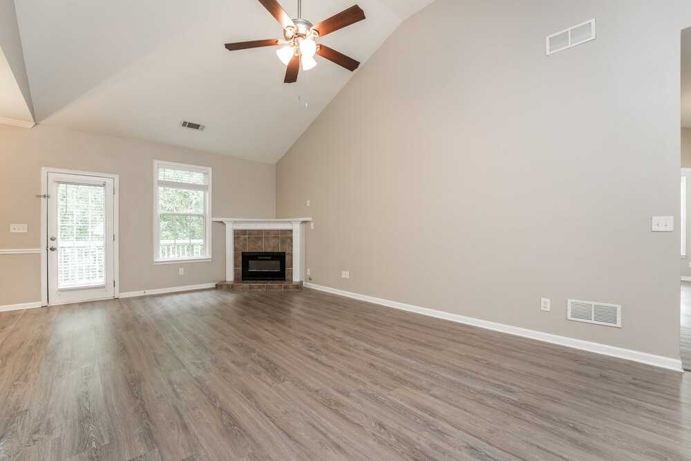 2452 Temple View Dr - Photo 5 of 17