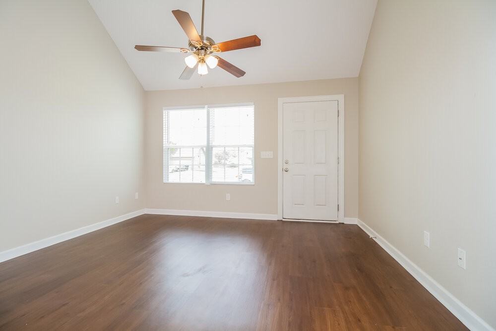1528 Passage Dr - Photo 2 of 15