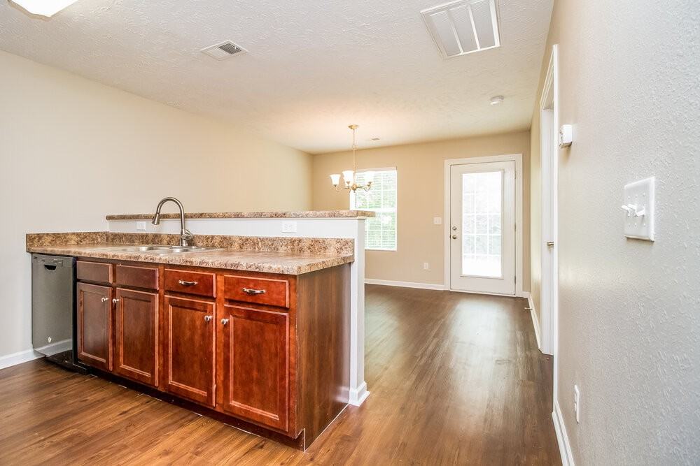 1528 Passage Dr - Photo 4 of 15