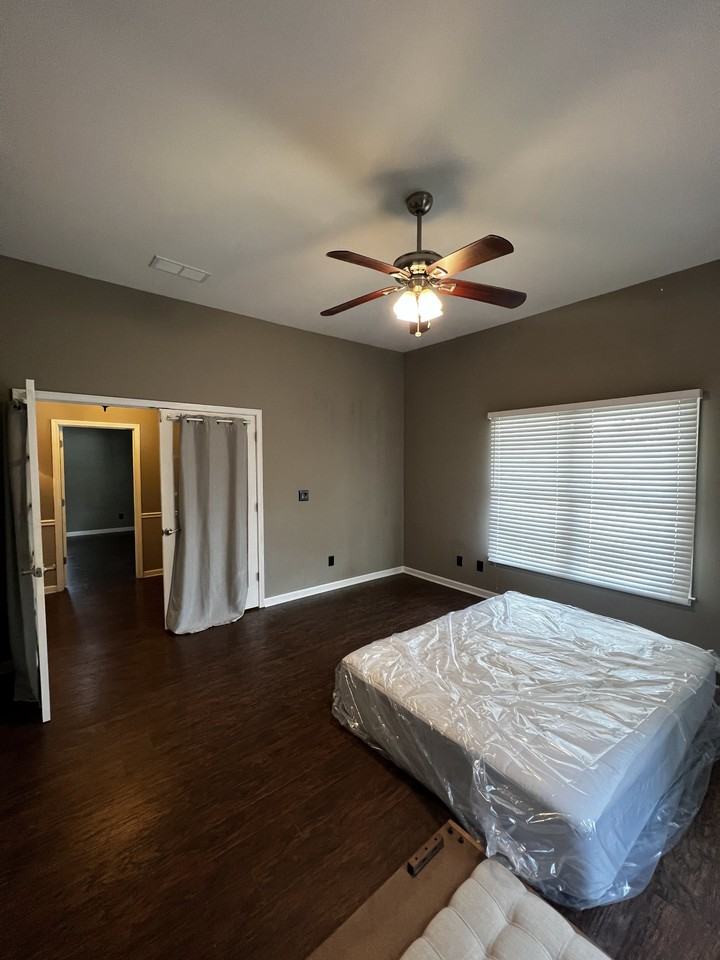 559 10th St Nw #1 - Photo 4 of 33