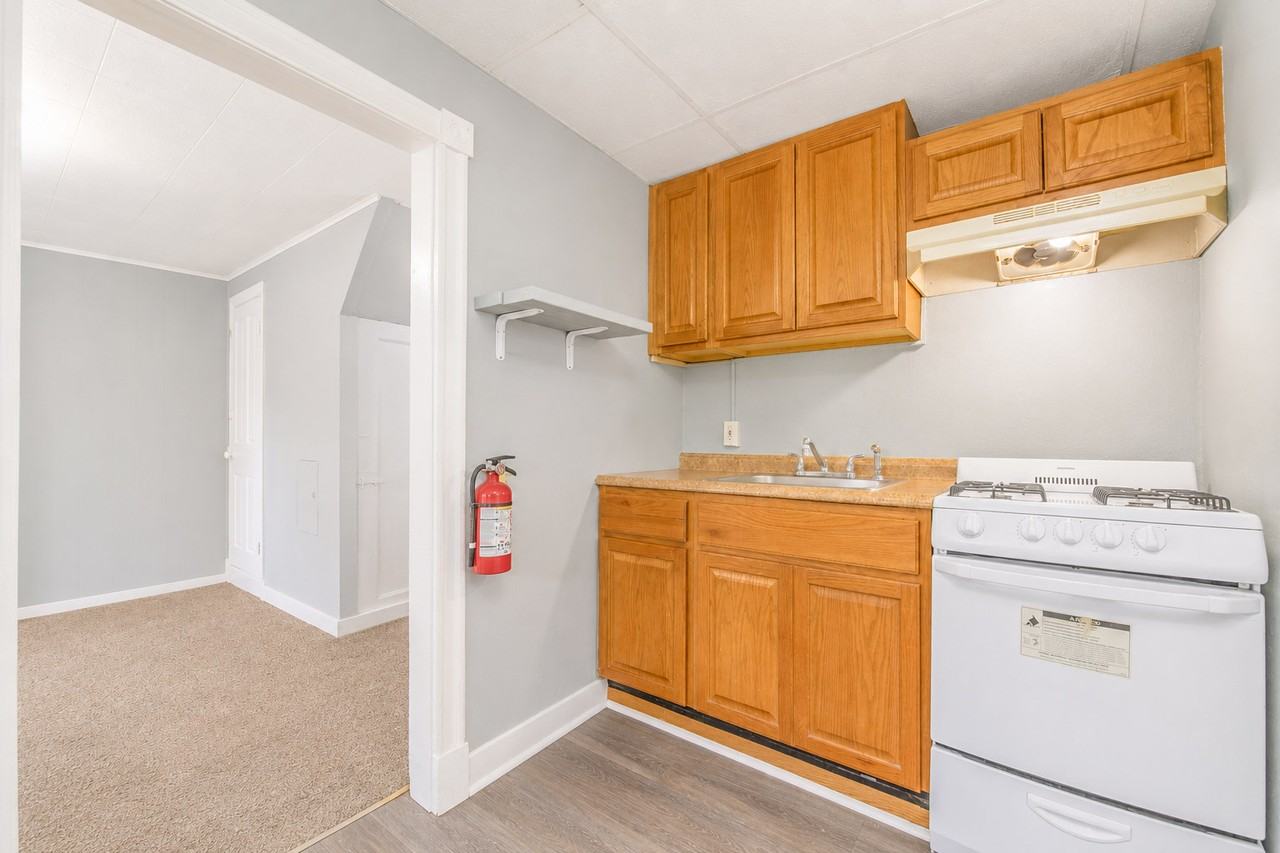 27 Pine St #1 - Photo 4 of 9