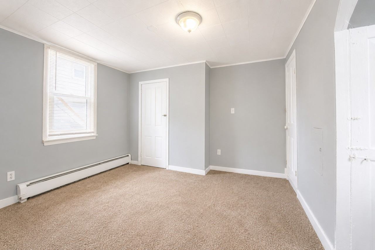 27 Pine St #1 - Photo 5 of 9