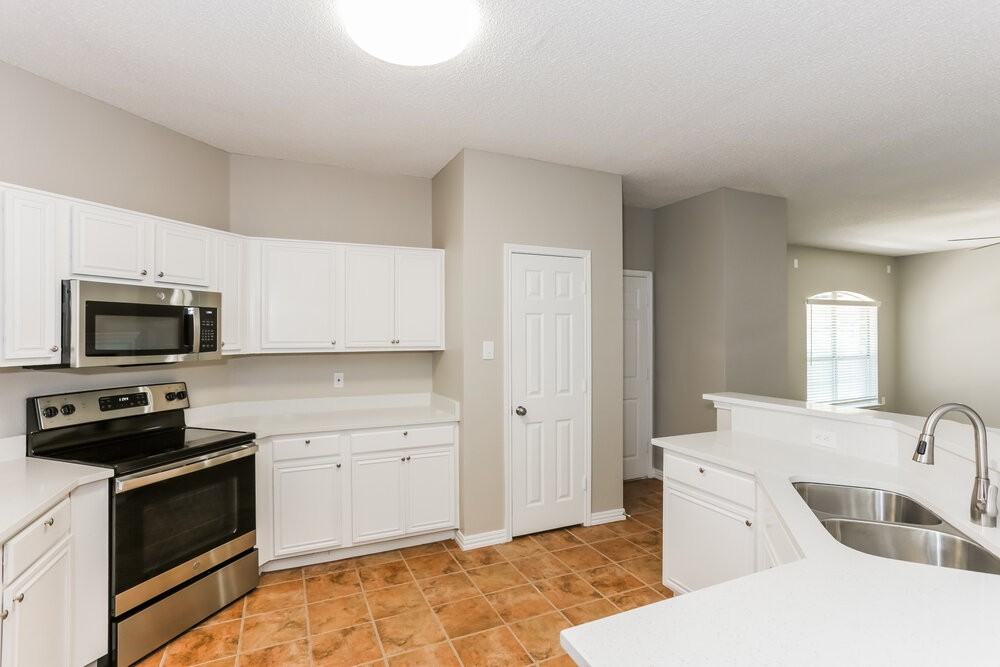 6421 Freshwater Ln - Photo 7 of 16