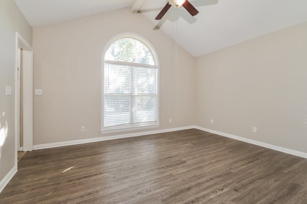 1818 Jefferson Ave - Photo 3 of 16