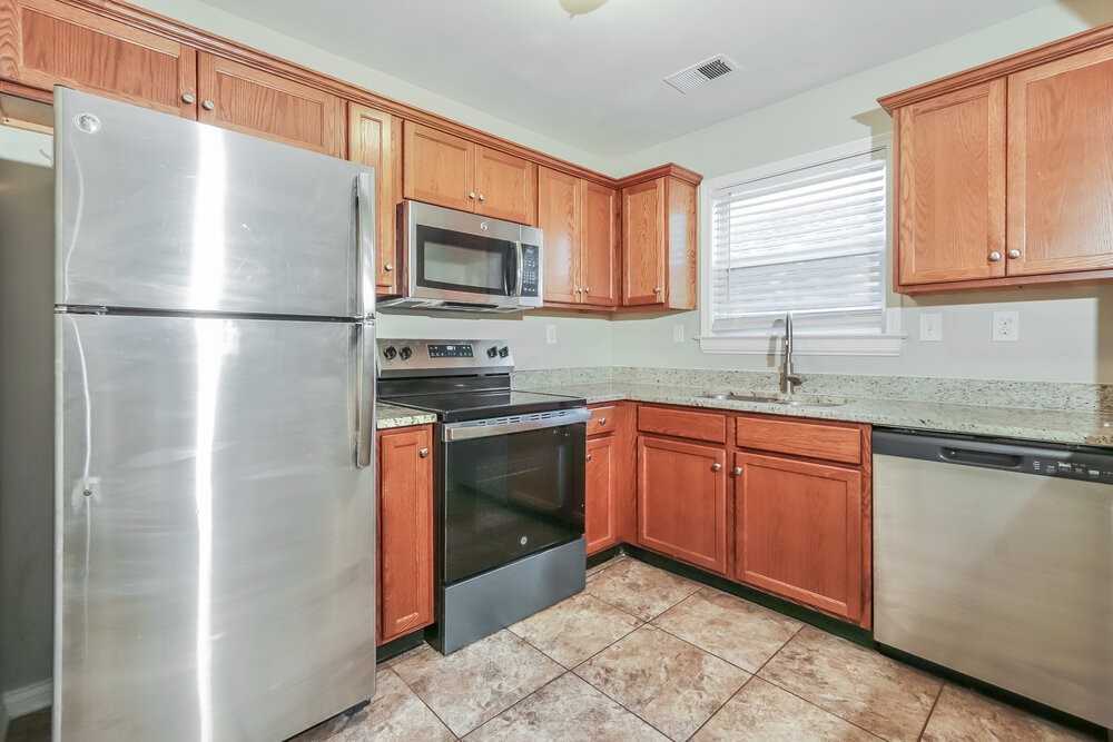 1818 Jefferson Ave - Photo 6 of 16