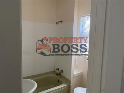 4911 Homerlee Ave #2R - Photo 4 of 6