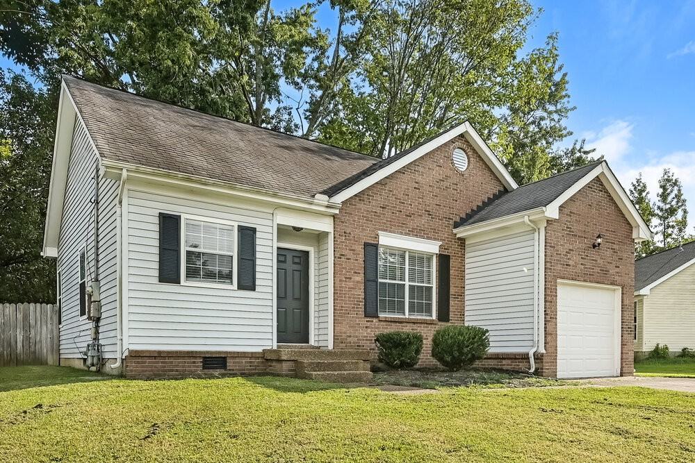 1502 Cedardale Rd - Photo 4 of 17