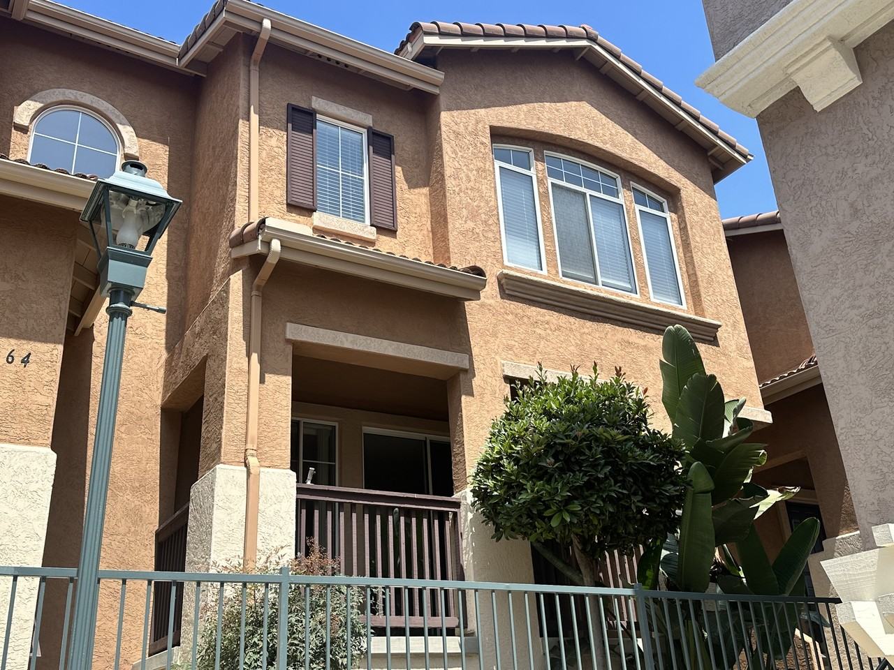 926 Camino De La ReinaUnit 63 #63 - Photo 2 of 36