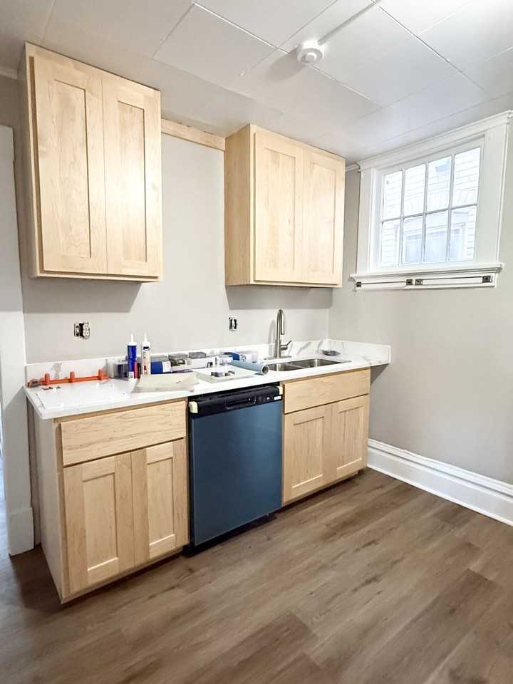 207 N Pinckney St #207-2 - Photo 2 of 18