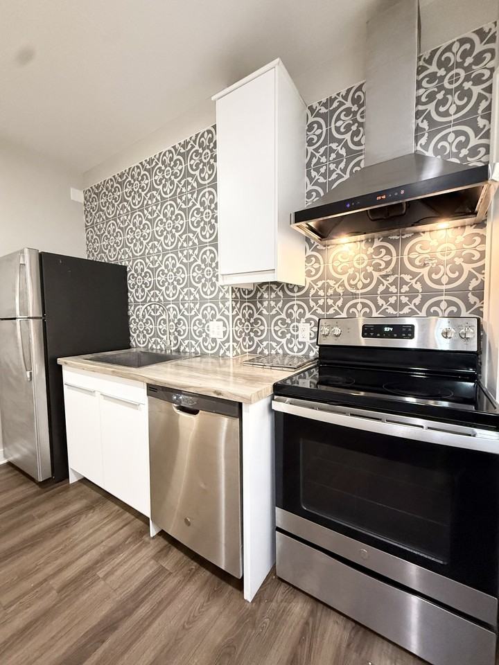 104 104 E. Dayton Street104-2 #104-2 - Photo 4 of 18