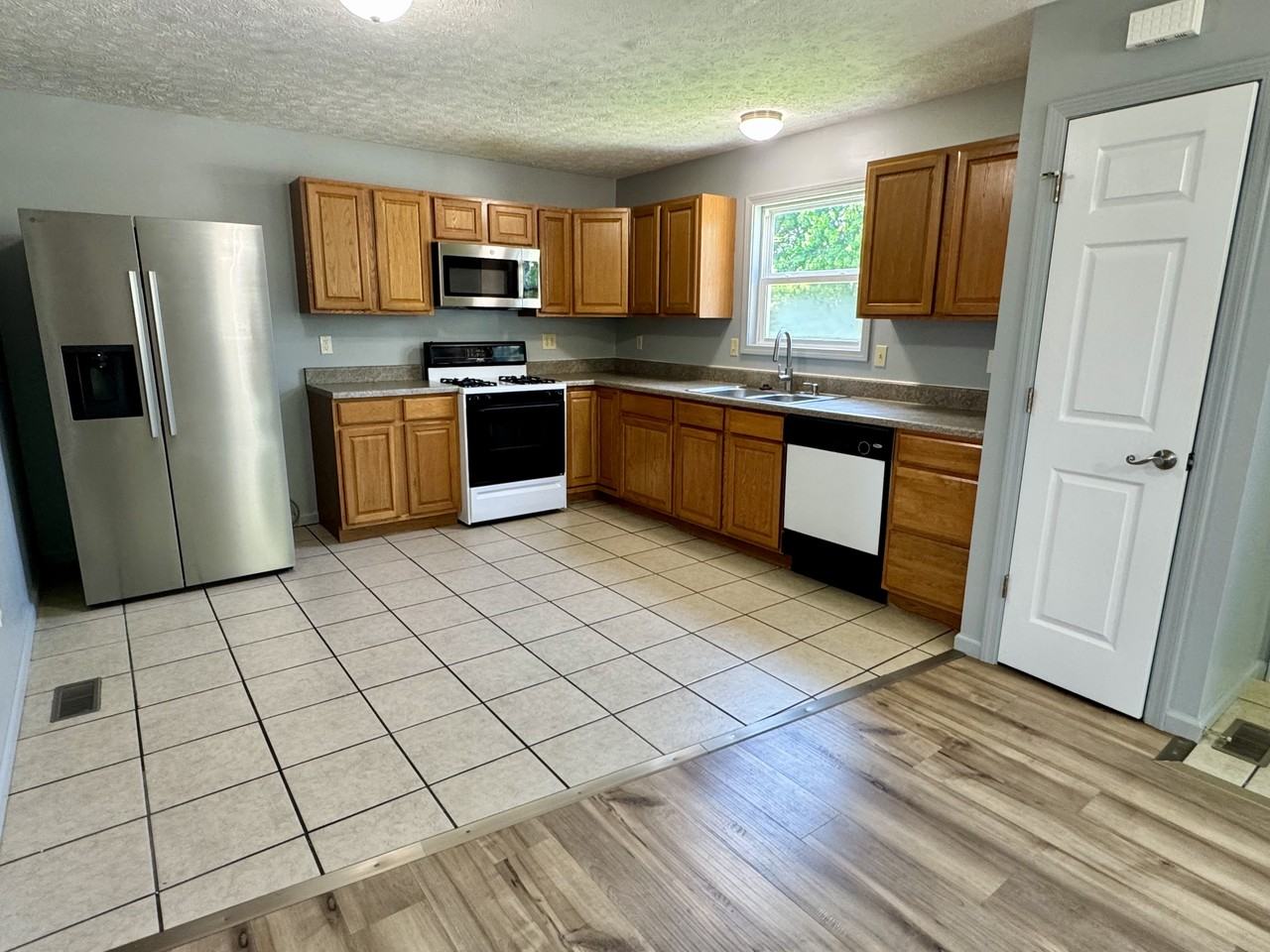 802 S Webster St #1 - Photo 6 of 12