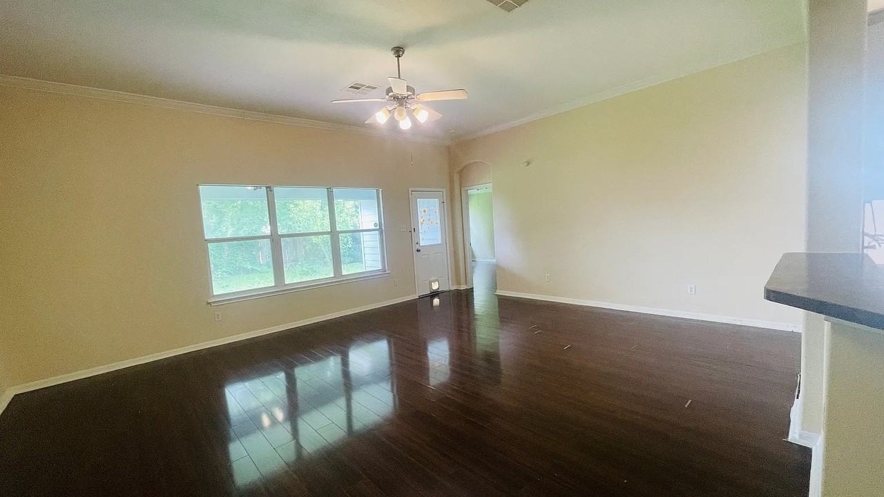 6805 Cromarty Ln - Photo 4 of 13