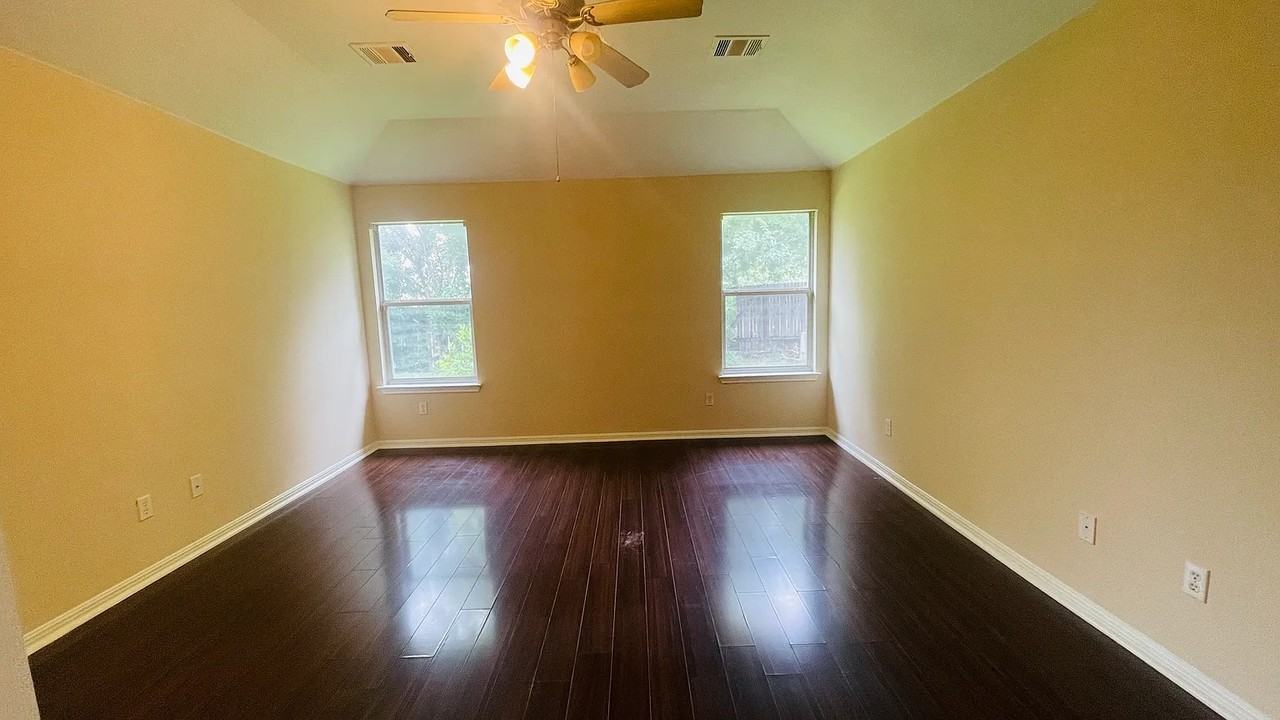 6805 Cromarty Ln - Photo 5 of 13