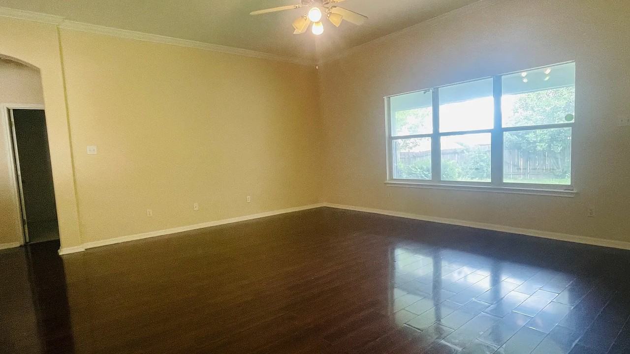 6805 Cromarty Ln - Photo 6 of 13