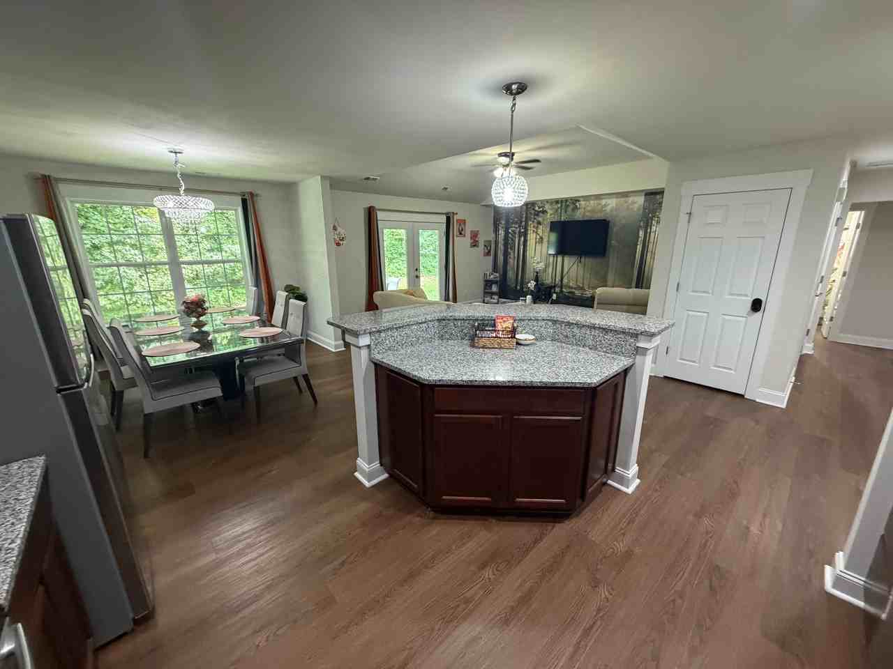 1321 Vasser Pl - Photo 6 of 29