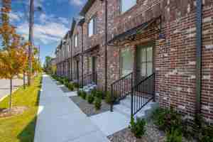 featured image of 201 E 17th St