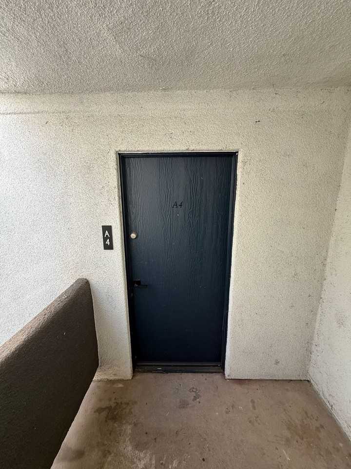 302 E Monte Vista Rd - Photo 2 of 19
