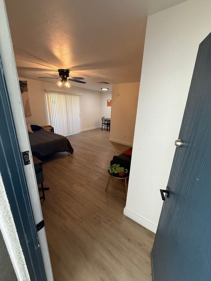 302 E Monte Vista Rd - Photo 3 of 19